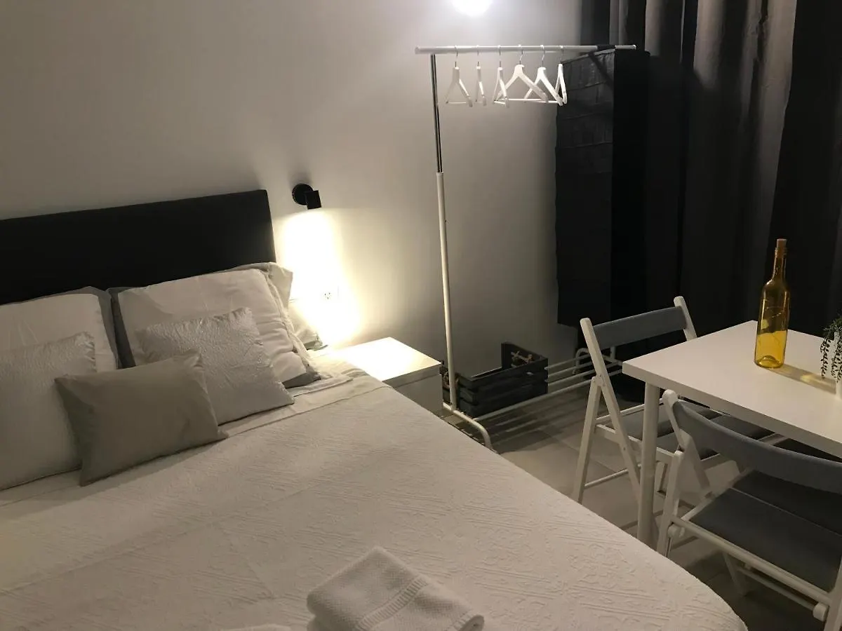 Apartamento En Playa La Carihuela Torremolinos Cascada Summer Apartment
